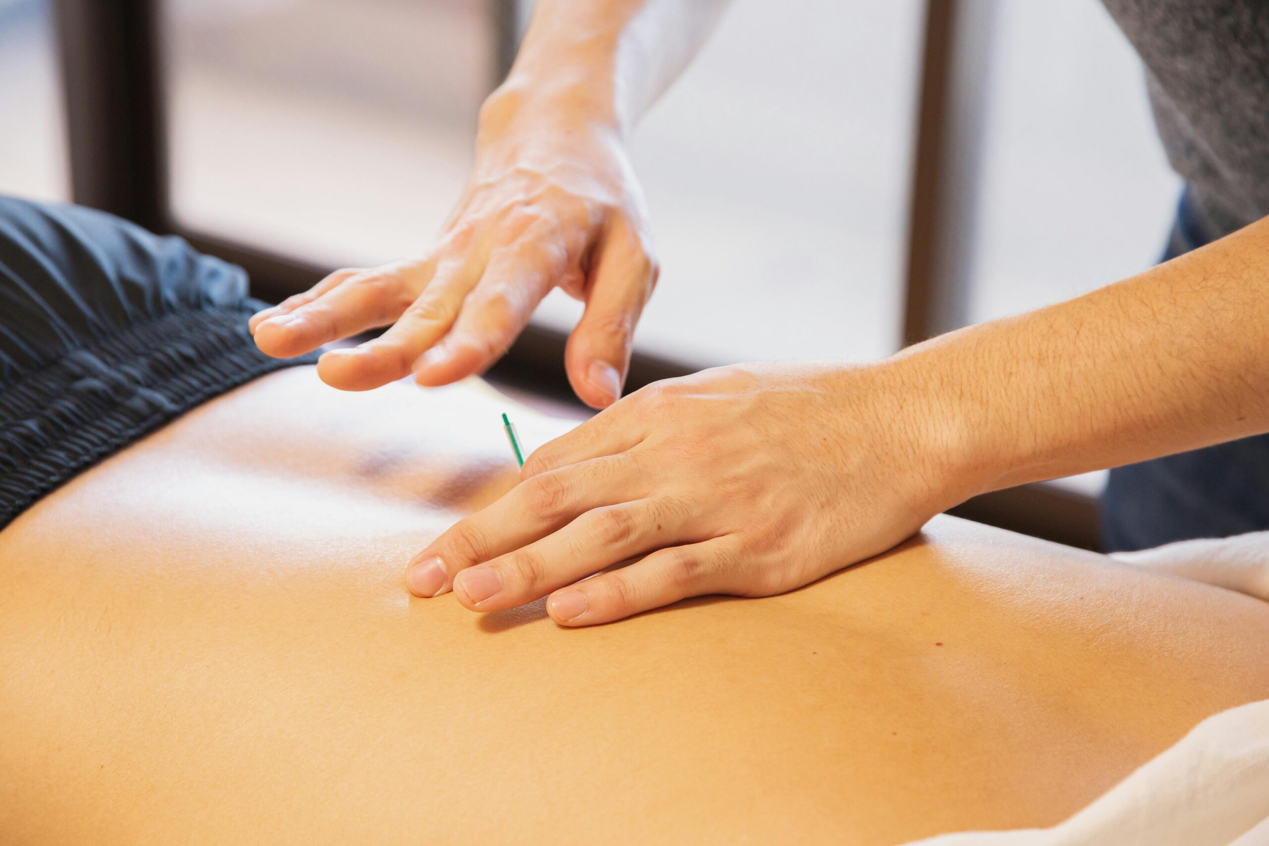 Lumbalgia: causas, síntomas y cómo ayuda la fisioterapia